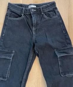 zara cargo jeans​